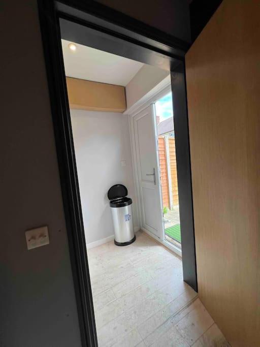 Newly Built Large Garden Ensuite Guest Studio Borehamwood Ngoại thất bức ảnh