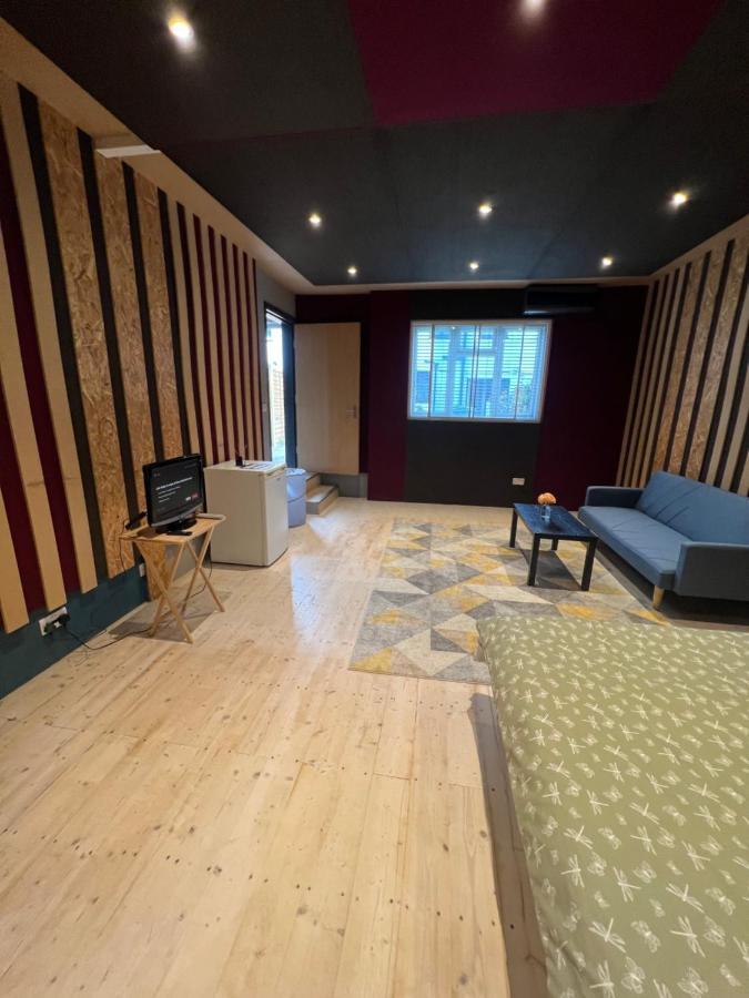 Newly Built Large Garden Ensuite Guest Studio Borehamwood Ngoại thất bức ảnh