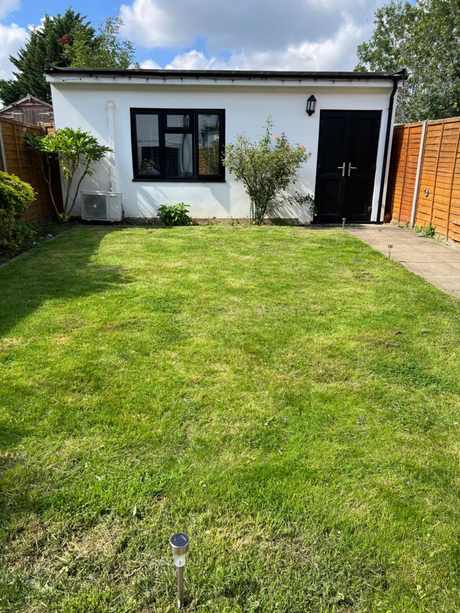 Newly Built Large Garden Ensuite Guest Studio Borehamwood Ngoại thất bức ảnh