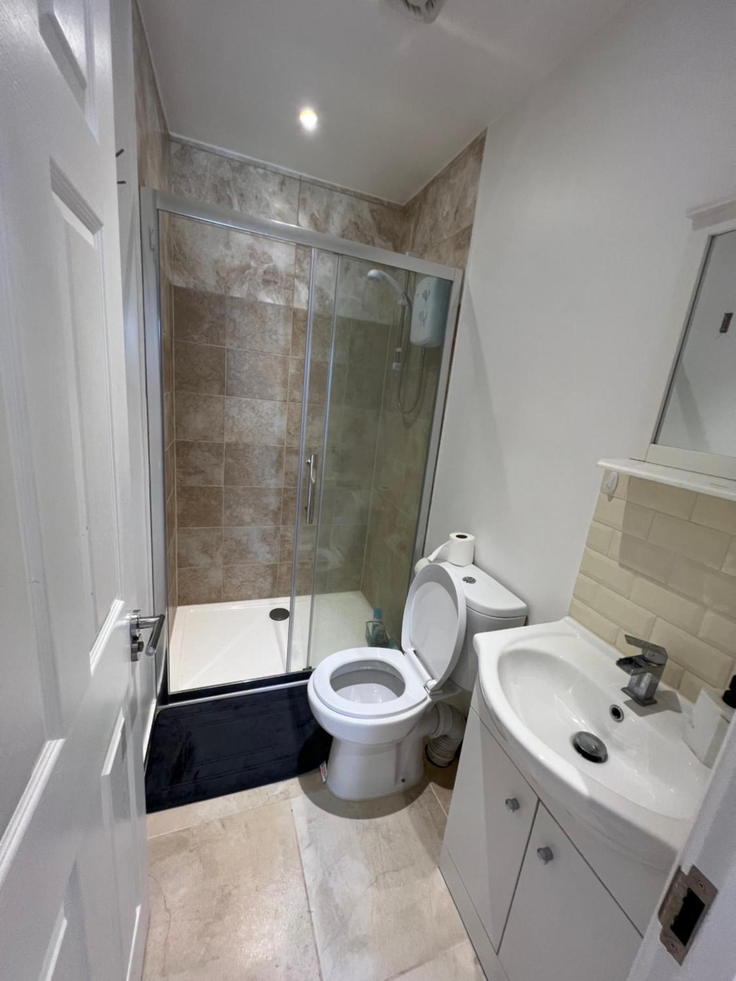 Newly Built Large Garden Ensuite Guest Studio Borehamwood Ngoại thất bức ảnh