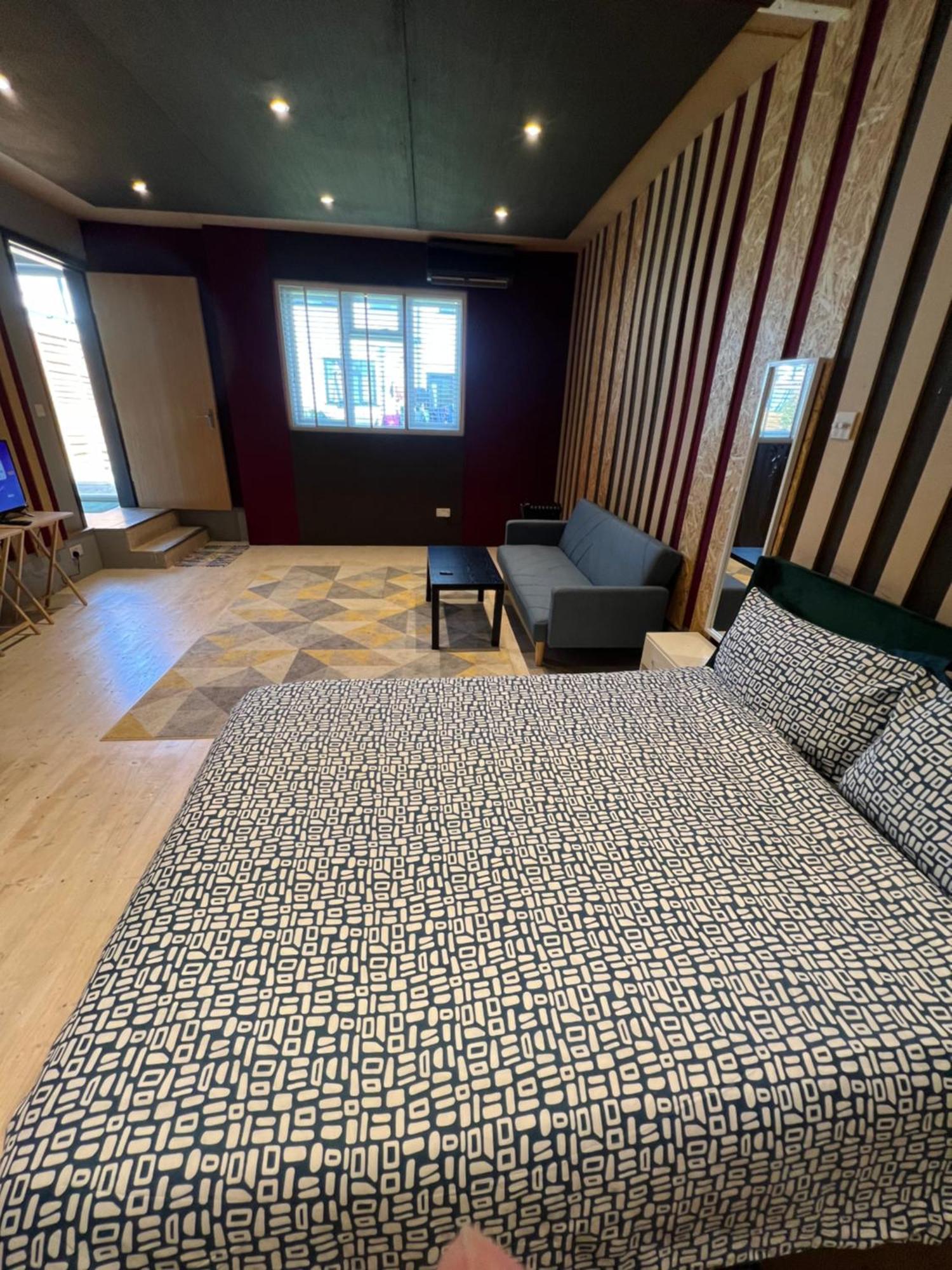 Newly Built Large Garden Ensuite Guest Studio Borehamwood Ngoại thất bức ảnh